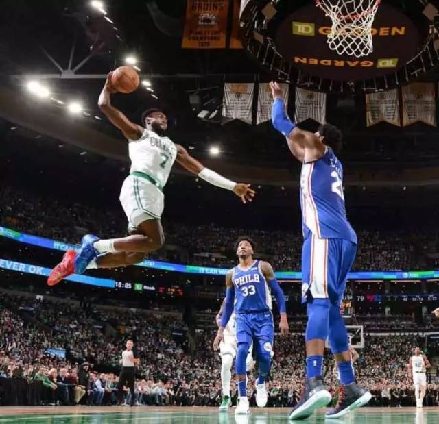 而她在本场 而她在本场