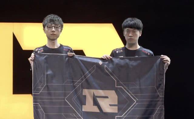 们感慨万分 们感慨万分