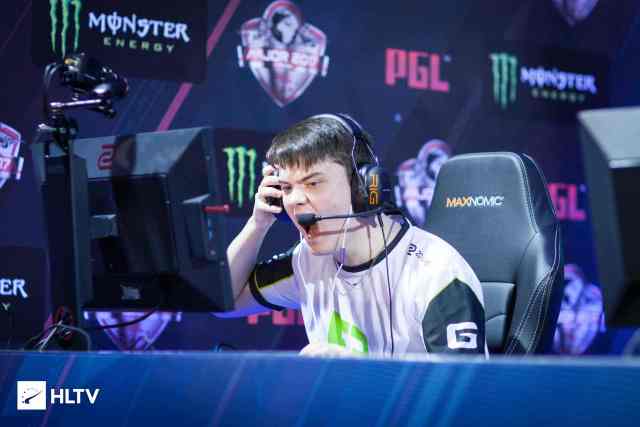 下牵制为底 下牵制为底